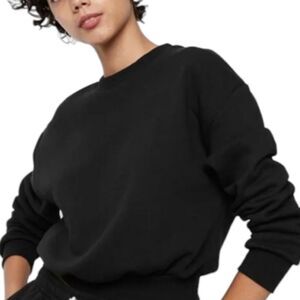 NWT Wild Fable Size Medium Black Cropped Sweatshirt Casual Essential Modest